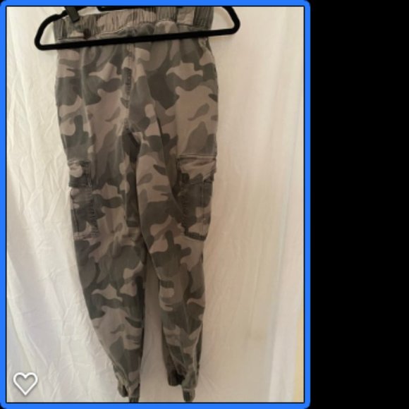 Hollister camo joggers size medium - Picture 4 of 5